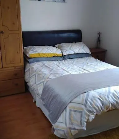 Cheerful Three Bedroom Country Дом отдыха *