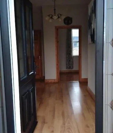 Cheerful Three Bedroom Country Prázdninový dům Ballina (Mayo)