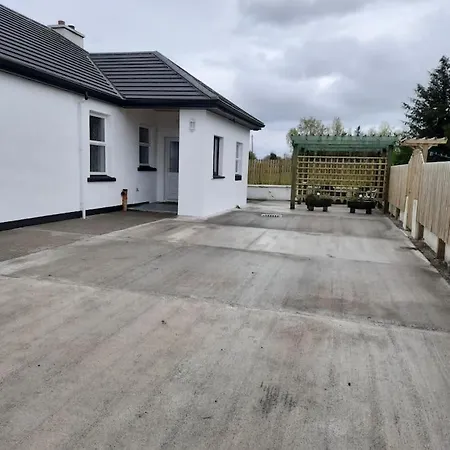 Cheerful Three Bedroom Country Ballina (Mayo)
