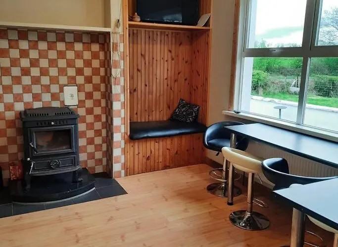 Semesterbostad Cheerful Three Bedroom Country Ballina (Mayo)