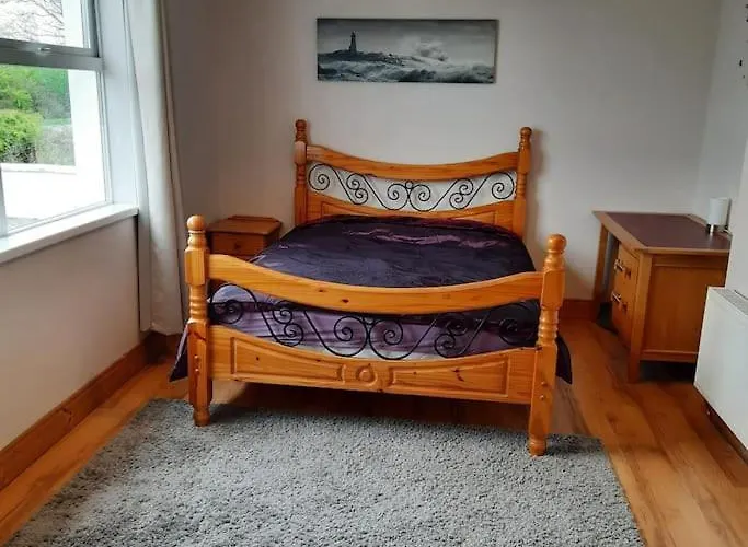 Cheerful Three Bedroom Country Semesterbostad